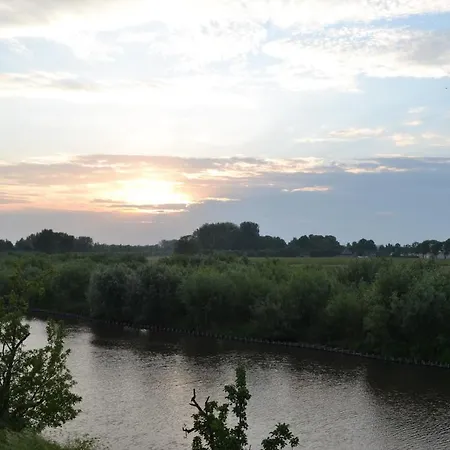 Alojamento de Acomodação e Pequeno-almoço De Linge 3*
