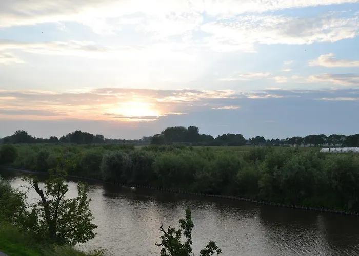 Oda ve Kahvaltı De Linge 3*